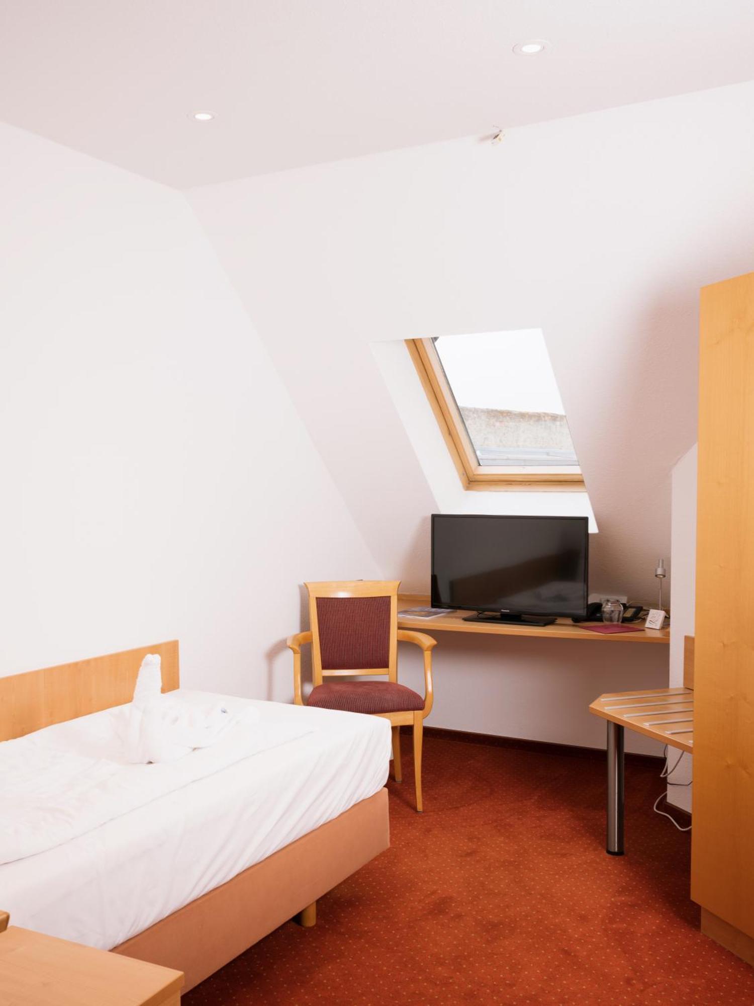 Hotel Restaurant Zehntscheune Sinsheim Luaran gambar